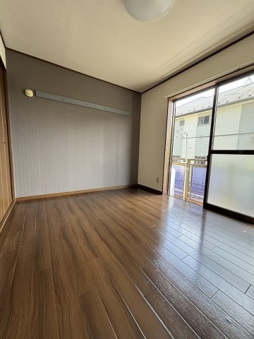 洋室６帖には雨戸も付いています♪