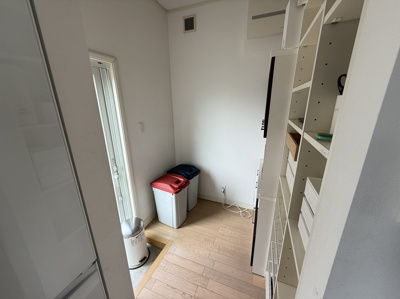 【収納】 | 佐久市新子田伊勢林中古住宅 | キッチン隣りのパントリー