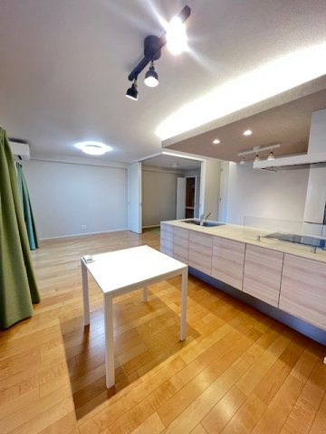 アールサンク門司オーシャンゲート（C-31）の居間・リビング
