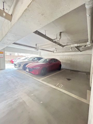 サンシャインレジデンスの駐車場