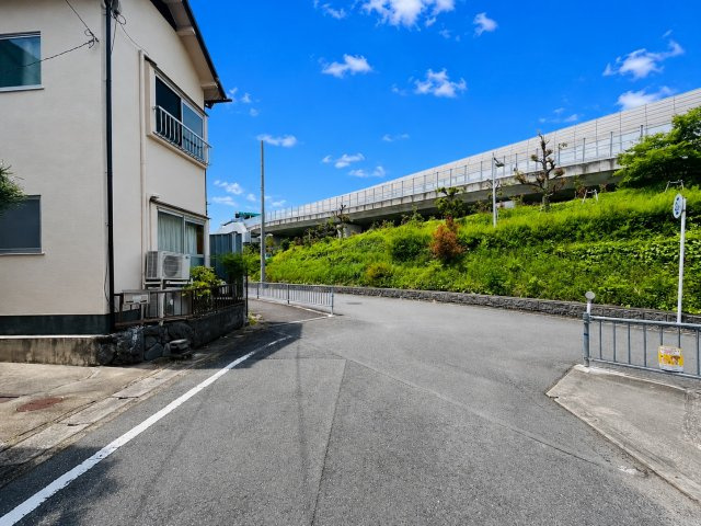 淀際目町のおうちの前面道路含む現地写真