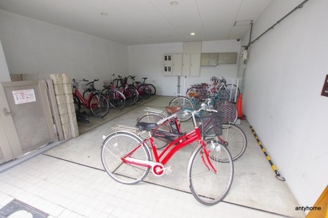 プランドール中之島　仲介手数料無料の駐車場