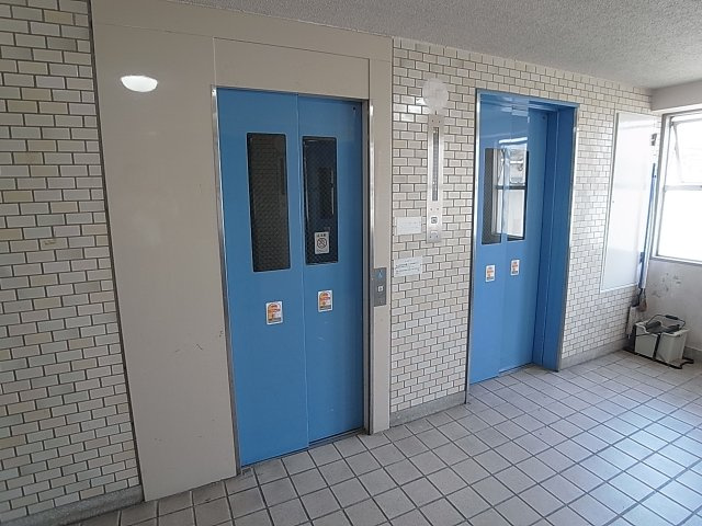 上湊川高層住宅のその他共用部分|エレベーターは４基有りますので、お急ぎの際も安心