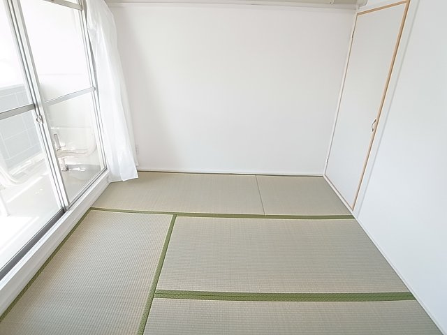 上湊川高層住宅の和室|4.5帖の和室、畳も綺麗です