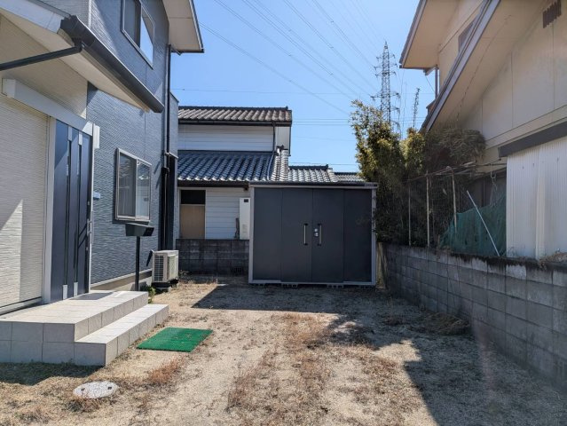 岡山市北区花尻ききょう町 中古住宅の駐車場|◆広々とした敷地内は3台駐車可能です。お車が多い方や急な来客にも安心ですね。