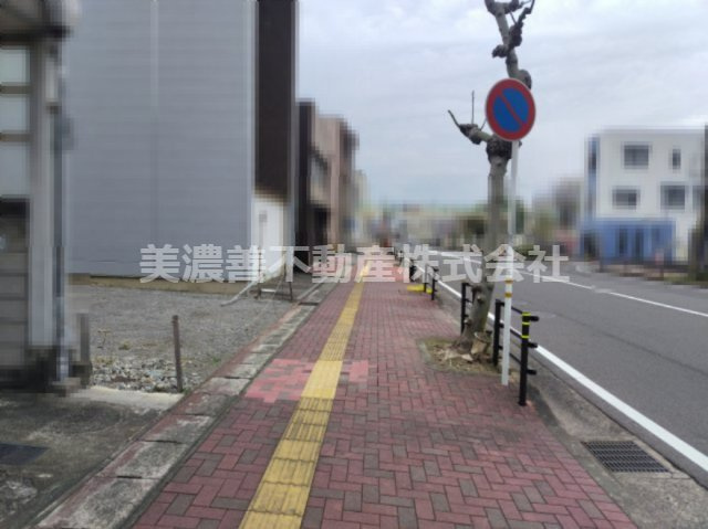 ６６８２０　岐阜市京町2丁目土地の前面道路含む現地写真