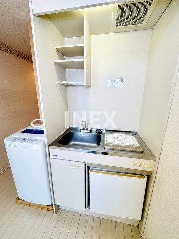 横浜市西区西戸部町１丁目のアパートのキッチン