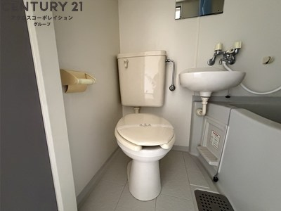 浴室内にトイレがあります☆