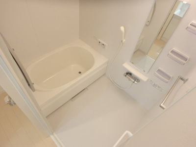 【浴室】 | グリーンフォレスト西宮４ | コンパクトで使いやすいお風呂です