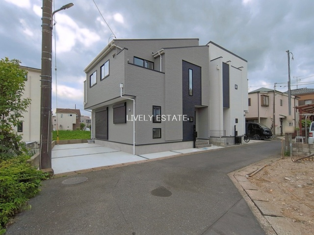 草加市新里町 新築分譲住宅の前面道路含む現地写真