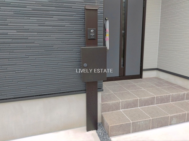 草加市新里町 新築分譲住宅のその他|インターホン機能付き門柱