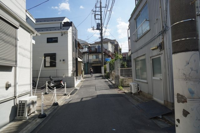 松が丘１　土地の前面道路含む現地写真|南東側　公道　幅員約6.0m　接道約4.2m