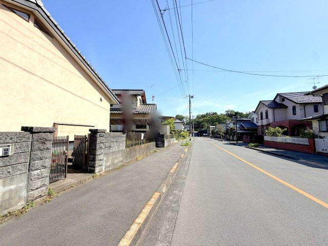 日の出町平井　中古戸建の前面道路含む現地写真