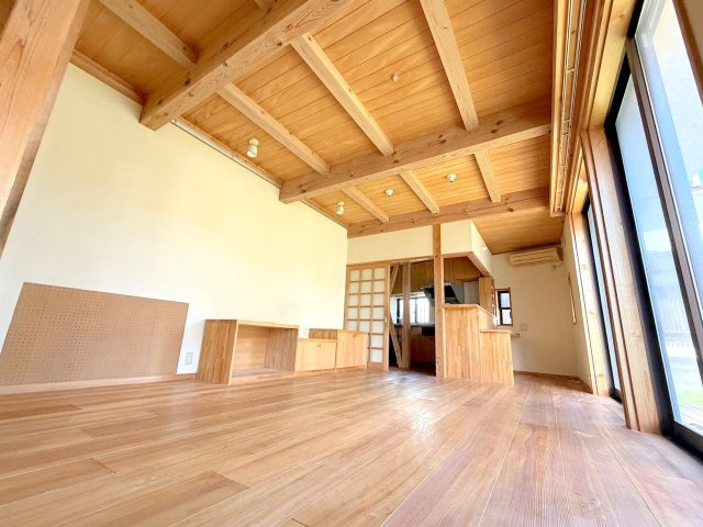 日の出町平井　中古戸建の居間・リビング