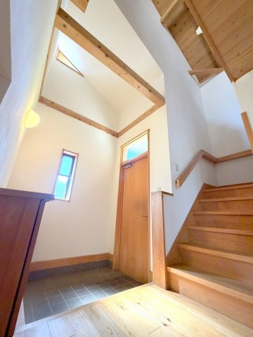 日の出町平井　中古戸建の玄関