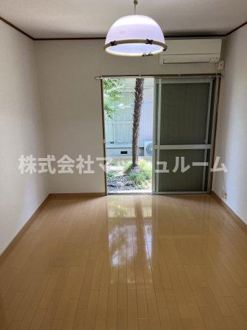 ハイツ城山A棟の居間・リビング