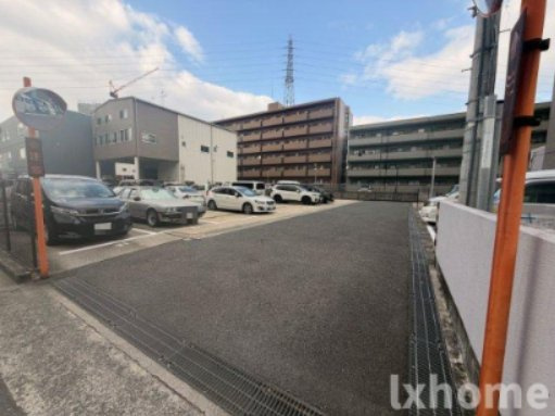 グレーシア大西の駐車場