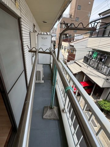ファースト小阪のバルコニー
