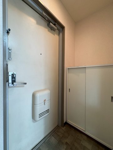 ファースト小阪の玄関