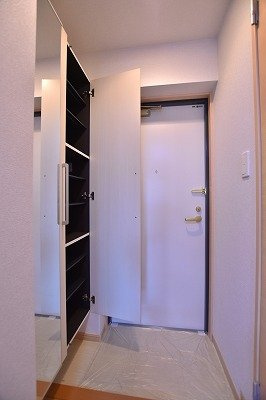 コスモ・ディエースの玄関