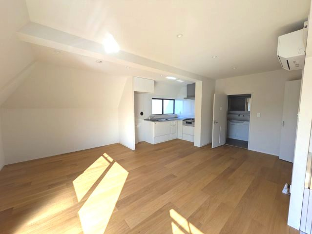 豊島区長崎４丁目の賃貸マンションの居間・リビング|洋室からLDKを撮影