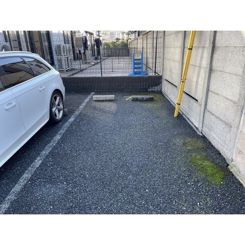 ファミーユドミ駐車場の内装