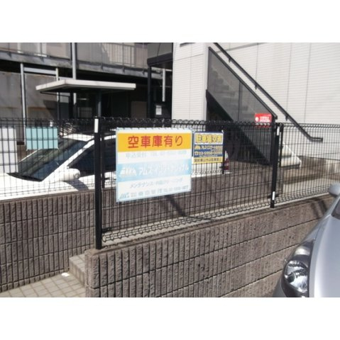 ファミーユドミ駐車場の外観