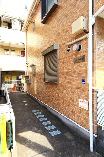 シャンテ赤塚新町のエントランス
