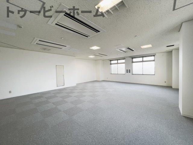 所沢市西所沢１丁目の店舗事務所のロビー|ゆとりのあるロビーです
