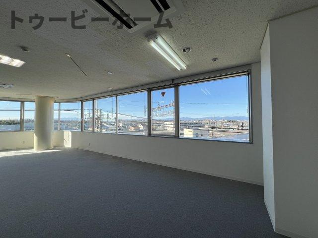 所沢市西所沢１丁目の店舗事務所のロビー|清潔なロビーです