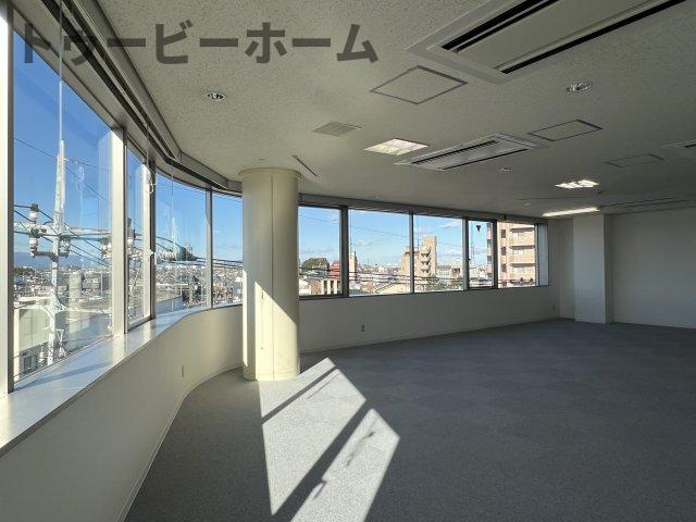 所沢市西所沢１丁目の店舗事務所のロビー|清潔なロビーです