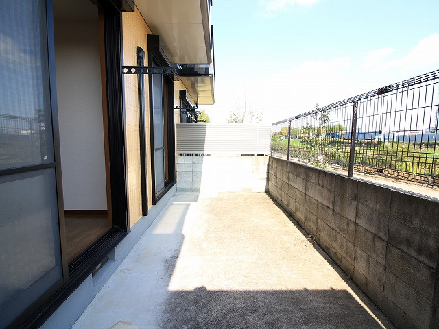 ディアス21の庭|東向き、広々テラス