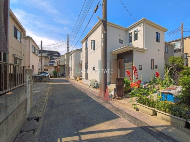 越谷市蒲生3丁目 新築分譲住宅の前面道路含む現地写真