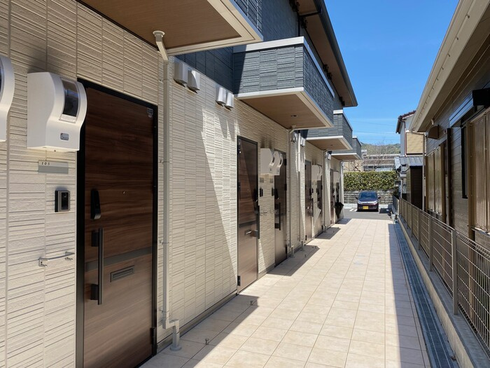 ヴィラ新本町のその他共用部分|玄関前通路