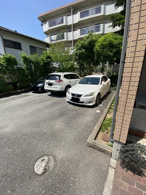 シャーメゾン北夙川B棟の駐車場