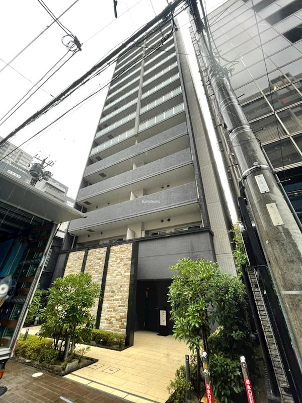 プレサンスロジェ本町の外観