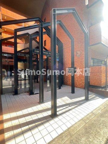 ライオンズマンション芦屋西のエントランス|落ち着いたエントランスです