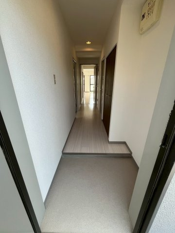 メゾンダーンジュの玄関