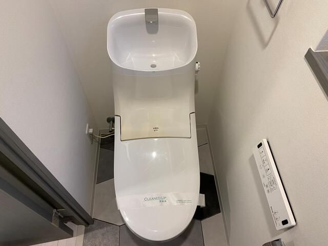 Ｂ　ＣＩＴＹ　ＡＰＡＲＴＭＥＮＴ　ＳＨＩＮＪＵＫＵ　ＮＷのトイレ