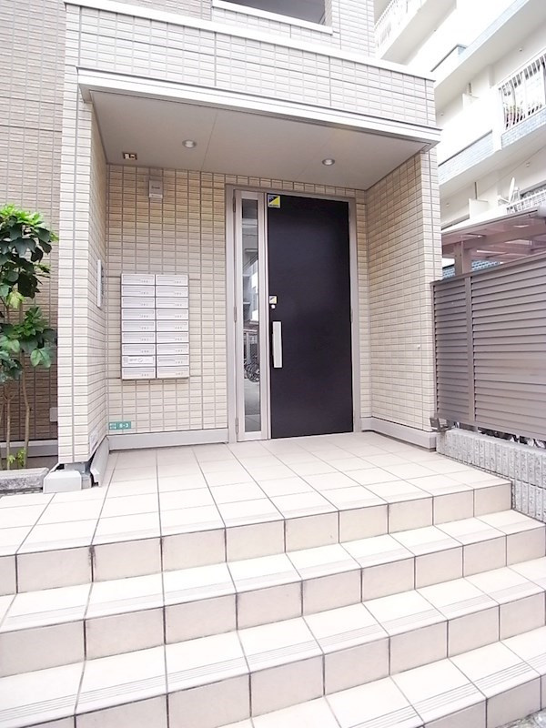 コルノリザイアのエントランス|毎日通るエントランスはこのようになっています
