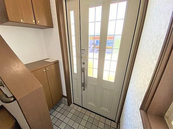貝塚市新井　中古戸建の玄関