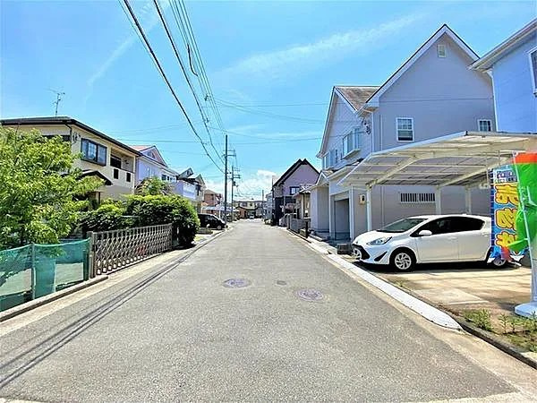 貝塚市新井　中古戸建の前面道路含む現地写真