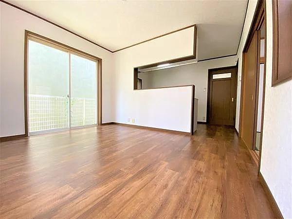 貝塚市新井　中古戸建の居間・リビング|13帖