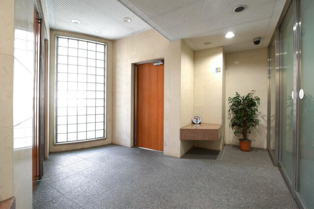 スカイコート原宿のエントランス