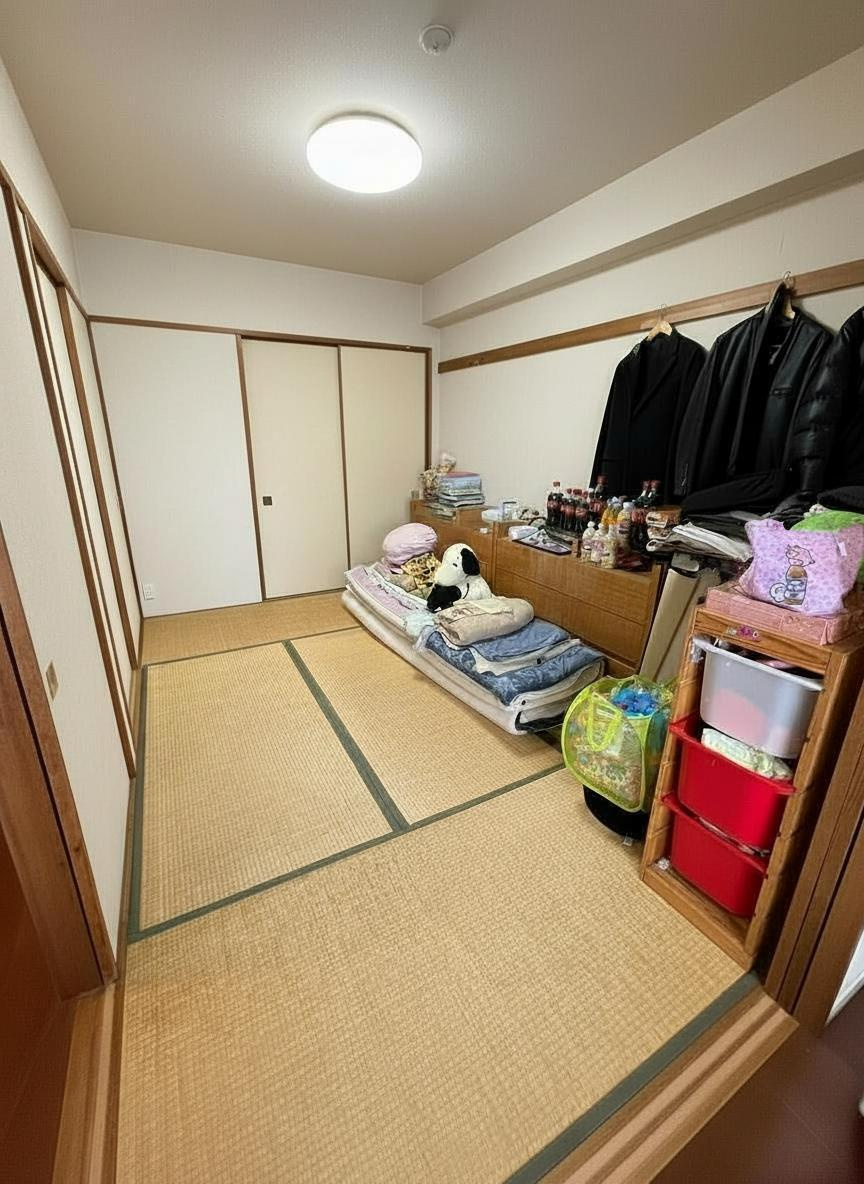 約6.0帖の和室。キッチンの真横に位置しており、炊事中もお昼寝しているお子さんに目が届きやすい間取り設計。廊下側からの入室も可能なため、独立したお部屋としても利用できます。
