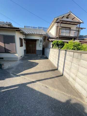 友金貸家の駐車場