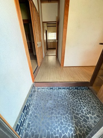 友金貸家の玄関