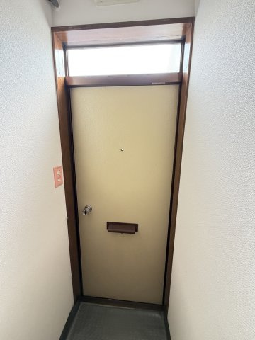 山下ハイツの玄関
