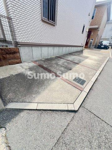 井上戸建賃貸住宅C棟の駐車場