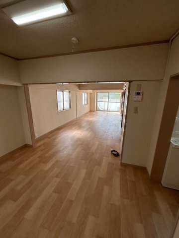 宝田マンションの居間・リビング